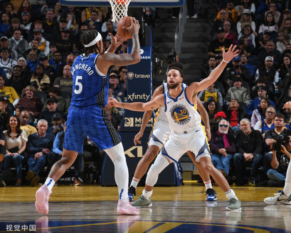 泳池中的智 泳池中的智