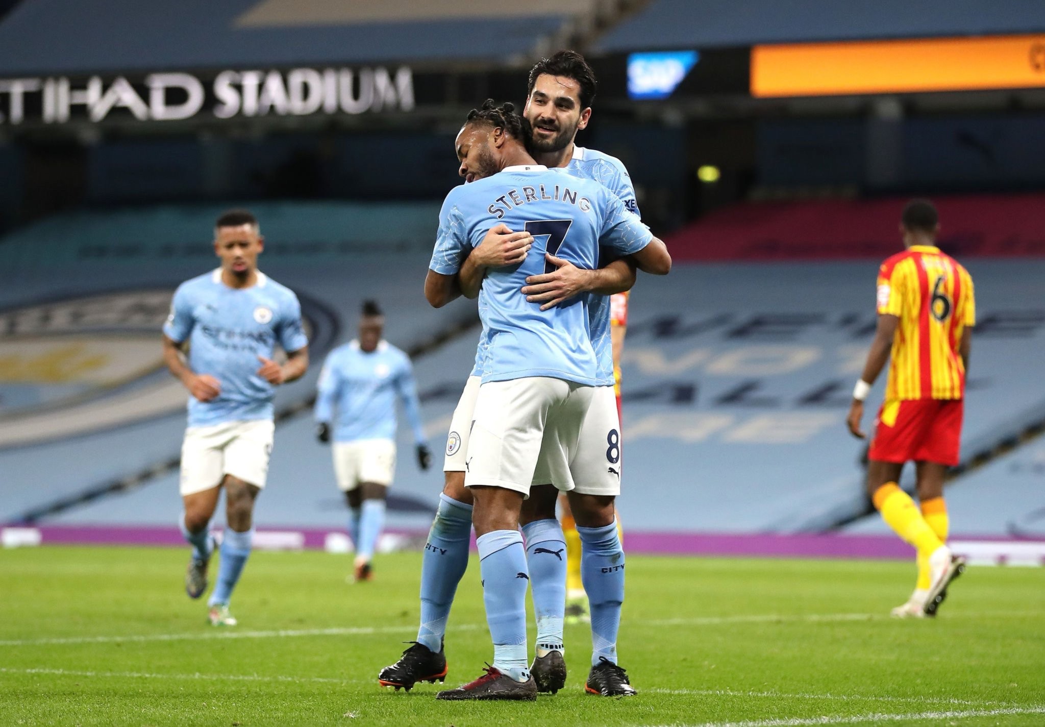 纷调整阵容 纷调整阵容